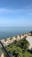 Уютная квартира с видом на море и парк Batumi VIEW - Bed and Breakfast Batoemi