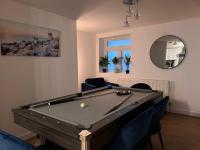 B&B Portsmouth - Luxury Beachfront Getaway, with Pool table and Hot tub - Bed and Breakfast Portsmouth