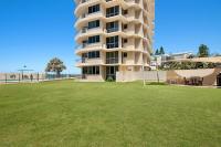 Absolute Beachfront Apartment - B&B