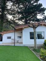 Monte y playa junto al mar - B&B Mutriku