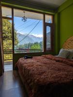 B&B Manali - Attic Monkey Cafe & Rooms - Bed and Breakfast Manali