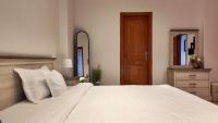 Classic One-Bedroom Apartment with King Bed