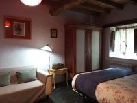 Zimmer mit Queensize-Bett und Gartenblick