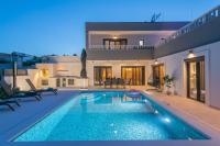 Luxury Villa Mia with sea view, heated pool and jacuzzi - Chambres d'hôtes Sevid