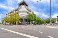 Spacious 1BR APT in Convenient Kingston Location - B&B