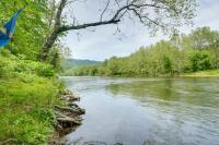 Riverfront Shenandoah Getaway with Kayaks and Tubes! - B&B