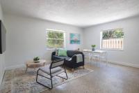 Lovely 2 bed 1 Bath near Las Olas W/Free parking! - Ferienwohnung Fort Lauderdale