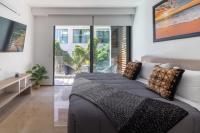 Studio Balcony & Rooftop Pool