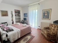 Standard Double Room with Shared Bathroom