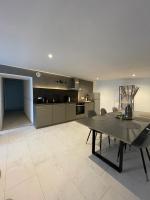 Charmante Maison 3 Chambres Plein Centre avec Parking Privé Gratuit - B&B Lorient