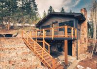 Modern Luxury Cabin - Hot Tub, Hiking, Hammocks - Bed and Breakfast