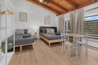 Deluxe King Studio with Shared Kitchen