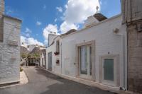 Naiira Luxury Trullo - jacuzzi and patio - B&B Alberobello