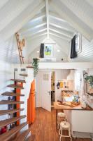 The Box House & Charming Private Tiny House & Pool - B&B