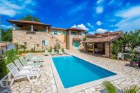 Villa Sandi, mediterranean Villa with pool and jacuzzi - Bed and Breakfast Gračišće
