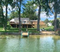 Miner Lake Lakefront Beach Cottage for Family Fun - Bed and Breakfast Allegan