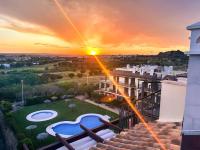 Modern Beach Duplex with BBQ Rooftop - Chambres d'hôtes Ayamonte