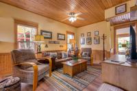 Riverfront Cabin, 4 Mi to Granby Ranch - B&B Granby