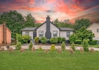 Stylish Home Near Uptown, UNC, and More! - B&B