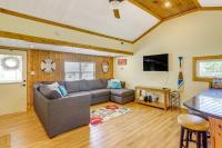 Waterfront Port Clinton Cottage with Fire Pit! - Bed and Breakfast