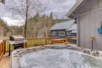 Riverbend Retreat 3 - Riverfront, Hot Tub, BBQ Pet Friendly - Chambres d’hôtes