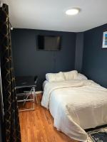 B&B Irvington - Fidelia Room C, Queen Bed minutes from EWR Airport and Penn Station - Bed and Breakfast Irvington