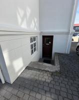 Reykjavik Urban Escape 2-Bedroom Haven with Private Entrance - Chambres d’hôtes Reykjavik