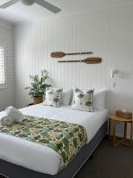 Appartamento con 2 Camere da Letto e Vista Piscina