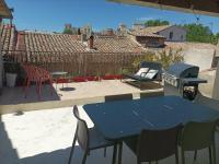 Maison intra muros, clim, terrasses avec vue sur palais jaccuzzi et garage - Chambres d'hôtes Avignon