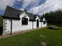 Farm Cottage with wood-fired Hot Tub - B&B