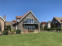 Bempton View at The Bay Filey, sleeps 10, and 2 dogs welcome for free too! - B&B