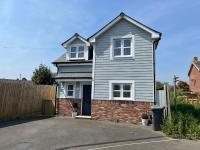B&B Shanklin - Lavender Lodge, 3 Bedroom House, Shanklin, Isle of Wight, Hot Tub, Dog Friendly - Bed and Breakfast Shanklin
