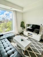 Modern Queen Room-Private Bathroom - B&B Waterloo