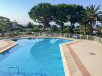 Studio avec Terrasse, Piscine et Parking à 100m de la Plage - Les Issambres - FR-1-768-81 - Chambres d’hôtes La Garonnette-Plage