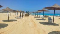 Luxury 3-Bedroom Seaside Villa Private Garden & Direct Pool Access Stella Heights Sidi Abdelrahman - Chambres d'hôtes El-Alamein