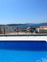 Apartment Antonija - Bed and Breakfast Okrug Gornji