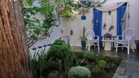 Small traditiional home near the shops and restaurants in Korissia, Kea - Chambres d'hôtes Ioulida