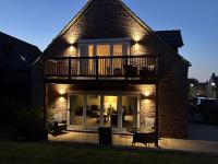 Pastures View - Part of the The Bay Filey Holiday Village with pool, gym and direct beach access, pub, restaurant, tennis and meadows walks - B&B Filey