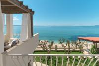 Beachfront Apartment Toma - Ferienwohnung Podstrana