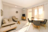 Apartamento de 1 dormitorio con balcón