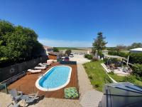 Chambre Triple - Vue sur la Piscine