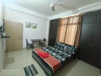 The Purple Homestay - B&B