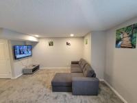 Cozy vacation! 3min from Cinema Plex, Biggest YMCA, South Health Campus, etc - B&B Calgary