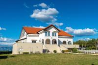 Ema's Olive Garden Apt 2 -private parking, 10 min drive from sandy beach - B&B Poličnik