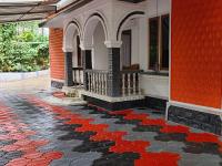 Suryas Home Stay - B&B