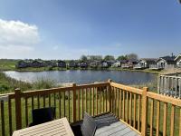 Low Lake Lodge - Lakeside - Part of the The Bay Filey Holiday Village with pool, gym and direct beach access, pub, restaurant, tennis and meadows walks - B&B Reighton