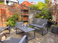 Cardiff Victorian House Sleeps 6 in Roath 15mn City centre - Bed and Breakfast