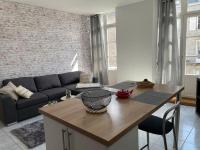 Dol de Bretagne : Appartement en plein centre - B&B