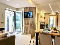 - La Grotta del Mare- Beach and Apuan Alps- - B&B Marina di Carrara