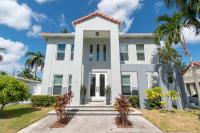 Spacious 5BR home w heated pool fire pit - Chambres d’hôtes Hollywood